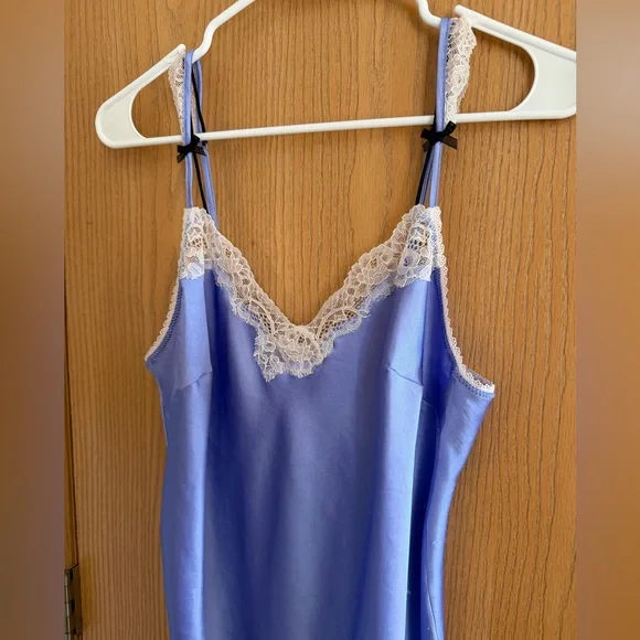 VICTORIA’S SECRET Periwinkle Y2K Lace Trim Slip Babydoll Side Slit Nightgown M - Picture 2 of 11